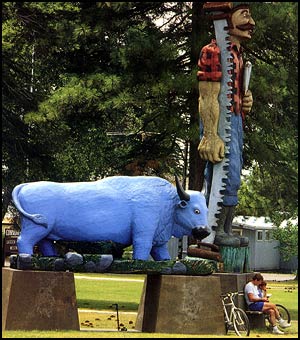 photo of large wooden carved blue ox Babe and Paul Bunyan
